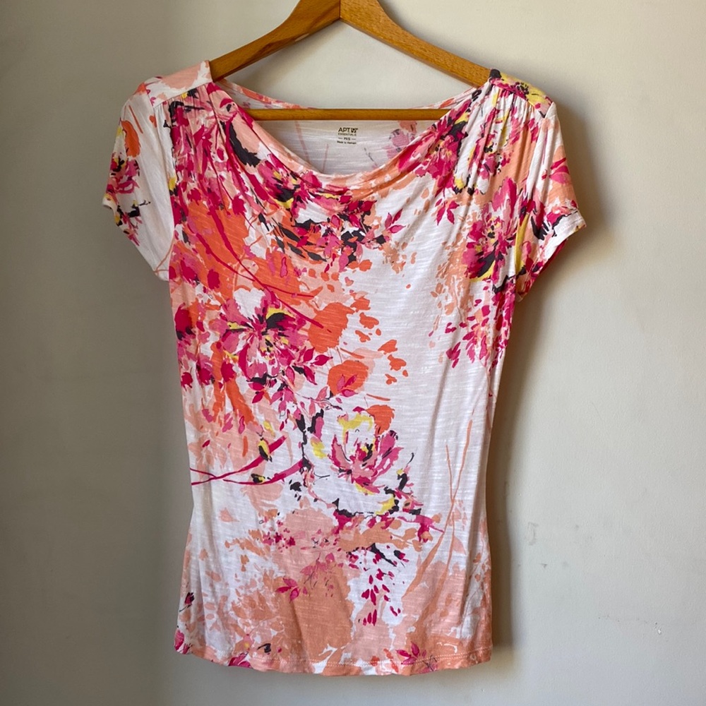 3 for $8; 🎉HP👉 Floral shirt Women’s PXS